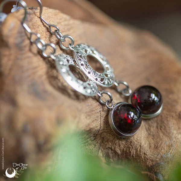 Boucles d'Oreilles "Calliope" Grenat - Illustrations & Bijoux fantaisie ClairObscur Art