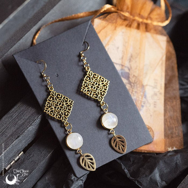 Boucles d’oreilles “Eliara” pierre au choix - Illustrations & Bijoux fantaisie ClairObscur Art