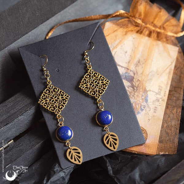 Boucles d’oreilles “Eliara” pierre au choix - Illustrations & Bijoux fantaisie ClairObscur Art