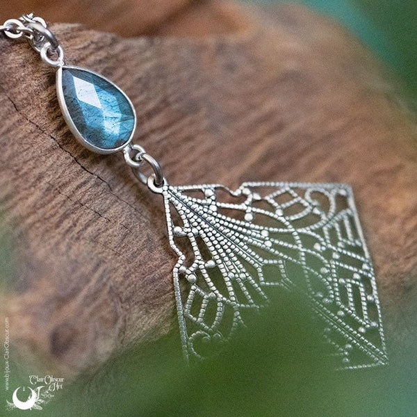 Collier "Eldora" Labradorite goutte facettée - Illustrations & Bijoux fantaisie ClairObscur Art