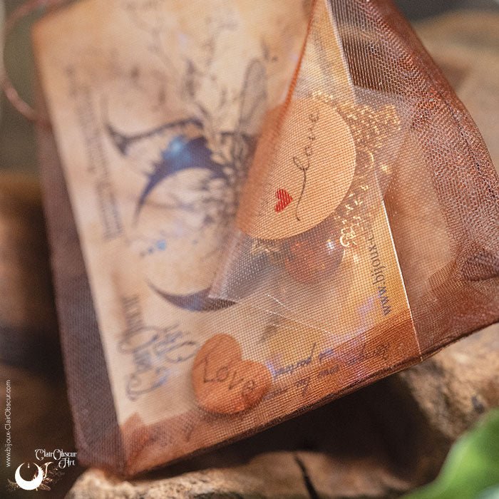 Collier "Lotus" pierre au choix, en acier inoxydable argenté ou doré - Illustrations & Bijoux fantaisie ClairObscur Art