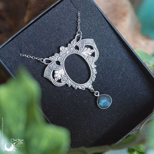 Collier "Lyra" Labradorite facettée - Illustrations & Bijoux fantaisie ClairObscur Art