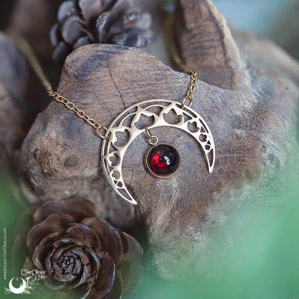 Collier "SIRONA" Grenat en acier inoxydable argenté ou doré - Illustrations & Bijoux fantaisie ClairObscur Art