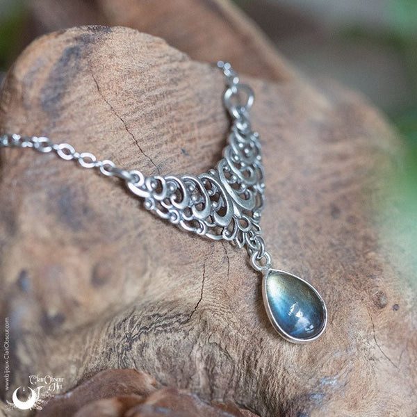 Collier "Sylmëa" Labradorite bleu/doré - pièce unique - Illustrations & Bijoux fantaisie ClairObscur Art