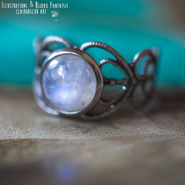Bague elfique "Elwing" Pierre de Lune Arc-en-ciel - Ajustable - Illustrations & Bijoux fantaisie ClairObscur Art