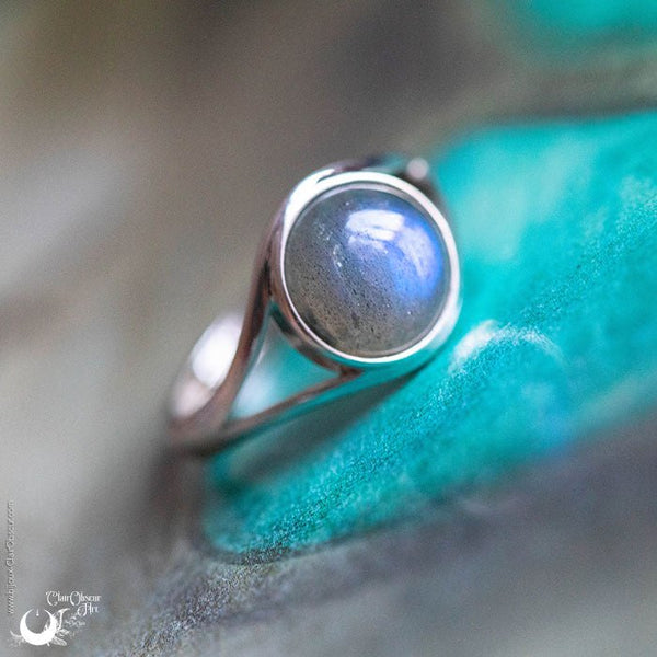 Bague "Gaïa" ajustable, en Argent 925 - Labradorite - Précommande - Illustrations & Bijoux fantaisie ClairObscur Art