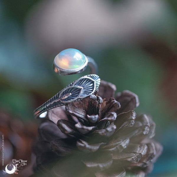 Bague "Plume" Opale en Argent 925, ajustable - Illustrations & Bijoux fantaisie ClairObscur Art