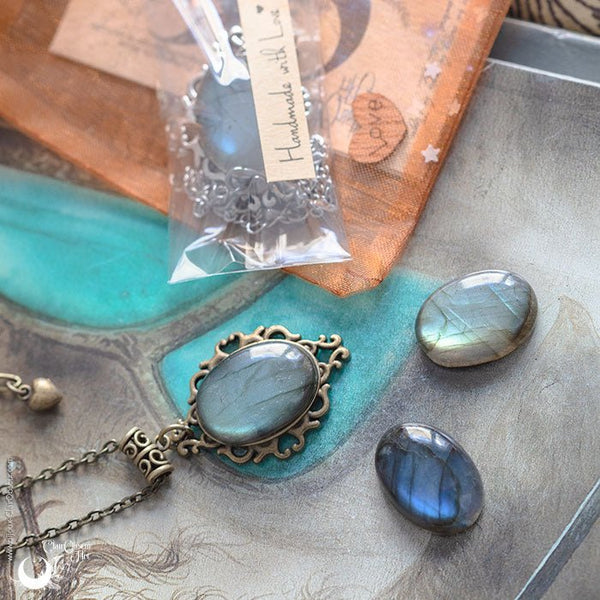 Collier "Angel" Labradorite - taille de la chaine personnalisable - Illustrations & Bijoux fantaisie ClairObscur Art