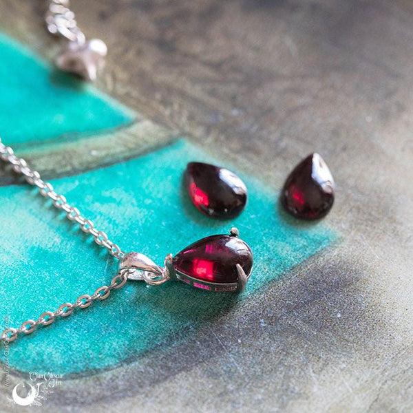 Collier Goutte d'eau Grenat, pendentif en Argent 925 - Illustrations & Bijoux fantaisie ClairObscur Art