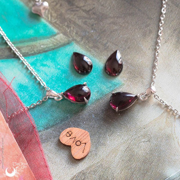 Collier Goutte d'eau Grenat, pendentif en Argent 925 - Illustrations & Bijoux fantaisie ClairObscur Art