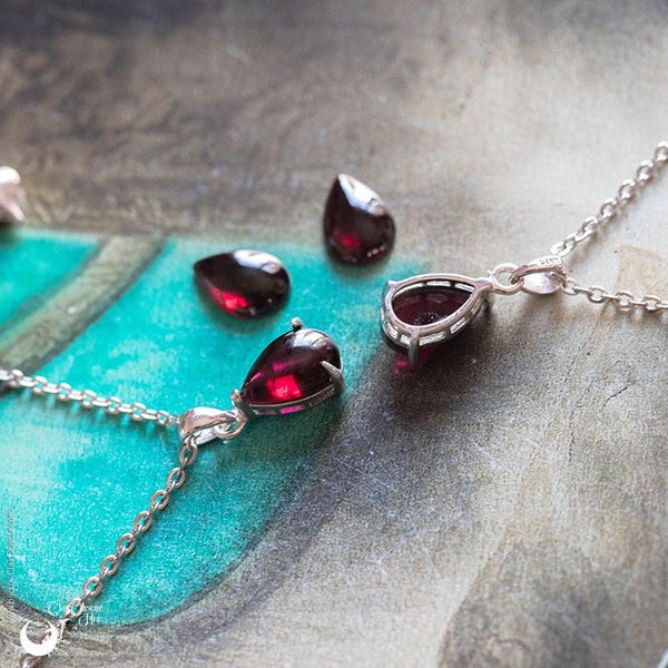 Collier Goutte d'eau Grenat, pendentif en Argent 925 - Illustrations & Bijoux fantaisie ClairObscur Art