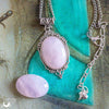 Collier "Leda" Quartz rose personnalisable - Illustrations & Bijoux fantaisie ClairObscur Art