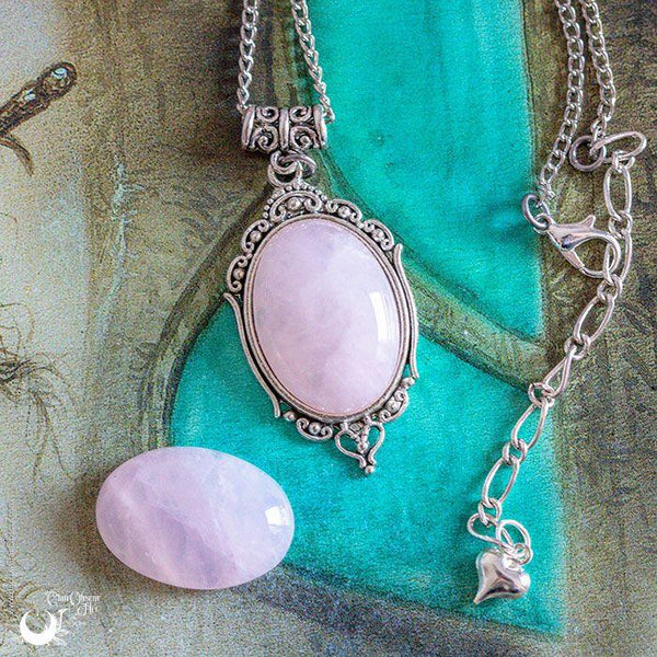 Collier "Leda" Quartz rose personnalisable - Illustrations & Bijoux fantaisie ClairObscur Art