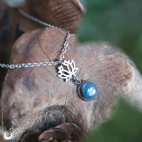 Collier "Lotus" pierre au choix, en acier inoxydable - Illustrations & Bijoux fantaisie ClairObscur Art