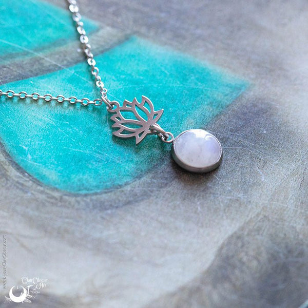 Collier "Lotus" pierre au choix, en acier inoxydable - Illustrations & Bijoux fantaisie ClairObscur Art