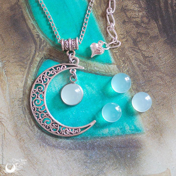 Collier "Luna" Calcédoine aqua, taille de la chaine au choix - Illustrations & Bijoux fantaisie ClairObscur Art