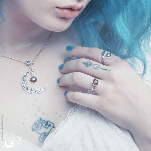 Collier "Luna" Calcédoine aqua, taille de la chaine au choix - Illustrations & Bijoux fantaisie ClairObscur Art