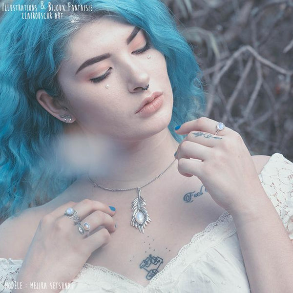 Collier "Plume" Pierre de Lune Arc-en-ciel - Illustrations & Bijoux fantaisie ClairObscur Art