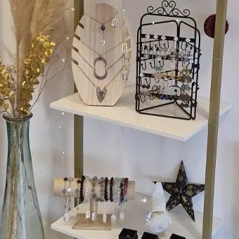 POINT DE VENTE : SALLANCHES (74) Camille Beaut'esthétique - Illustrations & Bijoux fantaisie ClairObscur Art Image