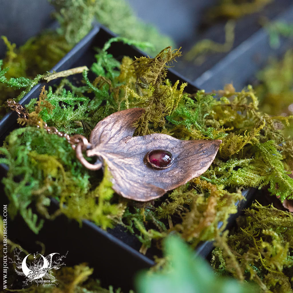 Collier Feuilles de Pivoine & Grenat
