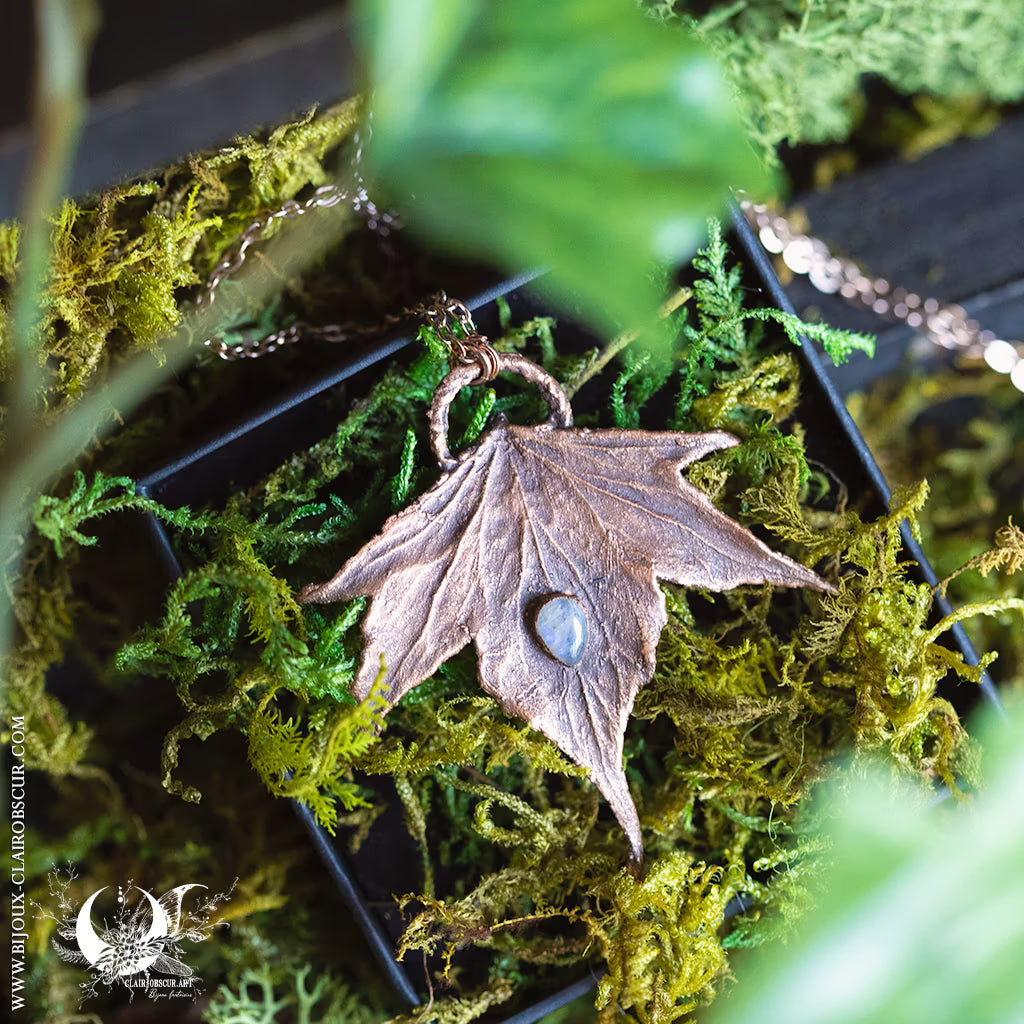 Collier Feuille de Lierre & Pierre de lune arc-en-ciel