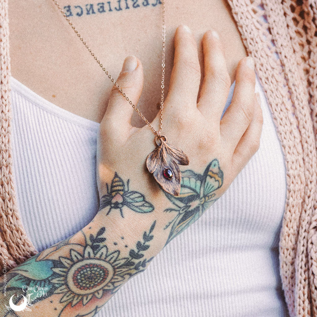 Collier Feuilles de Pivoine & Grenat