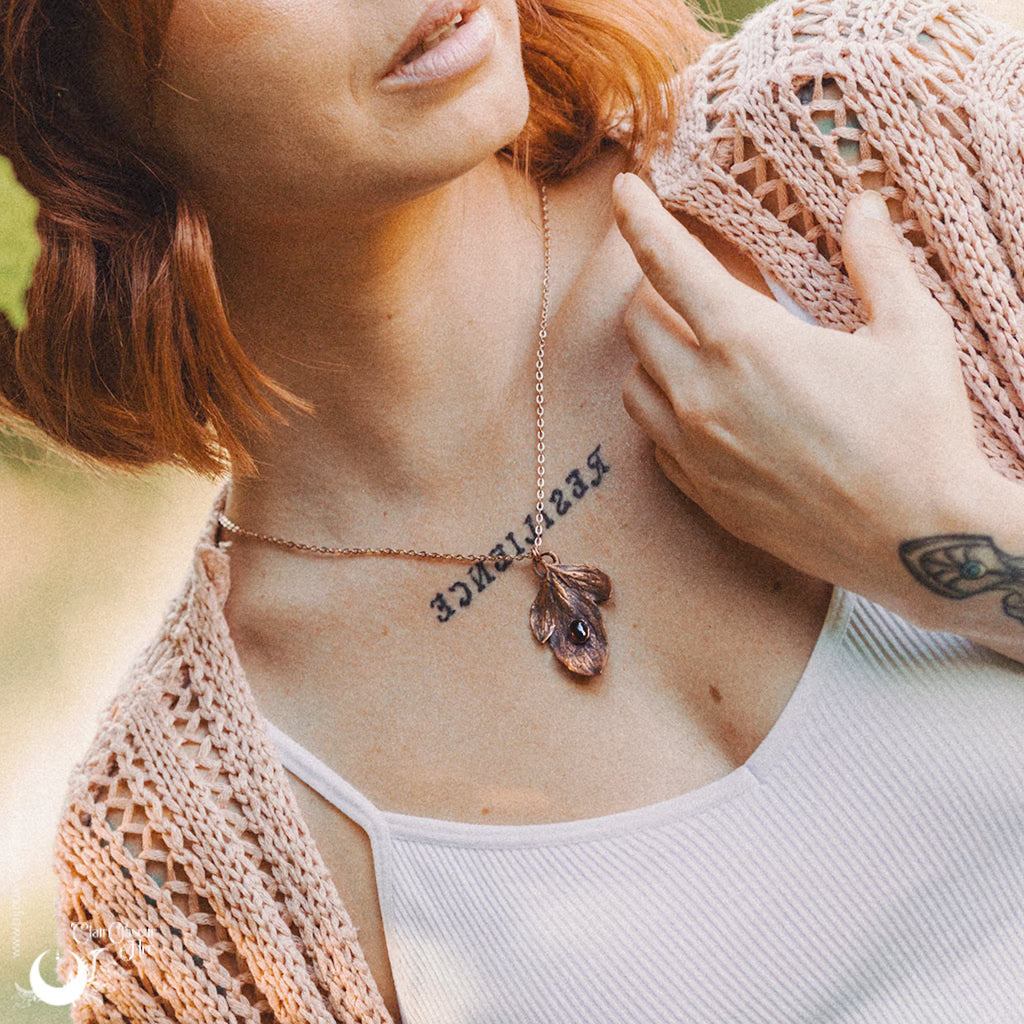 Collier Feuilles de Pivoine & Grenat