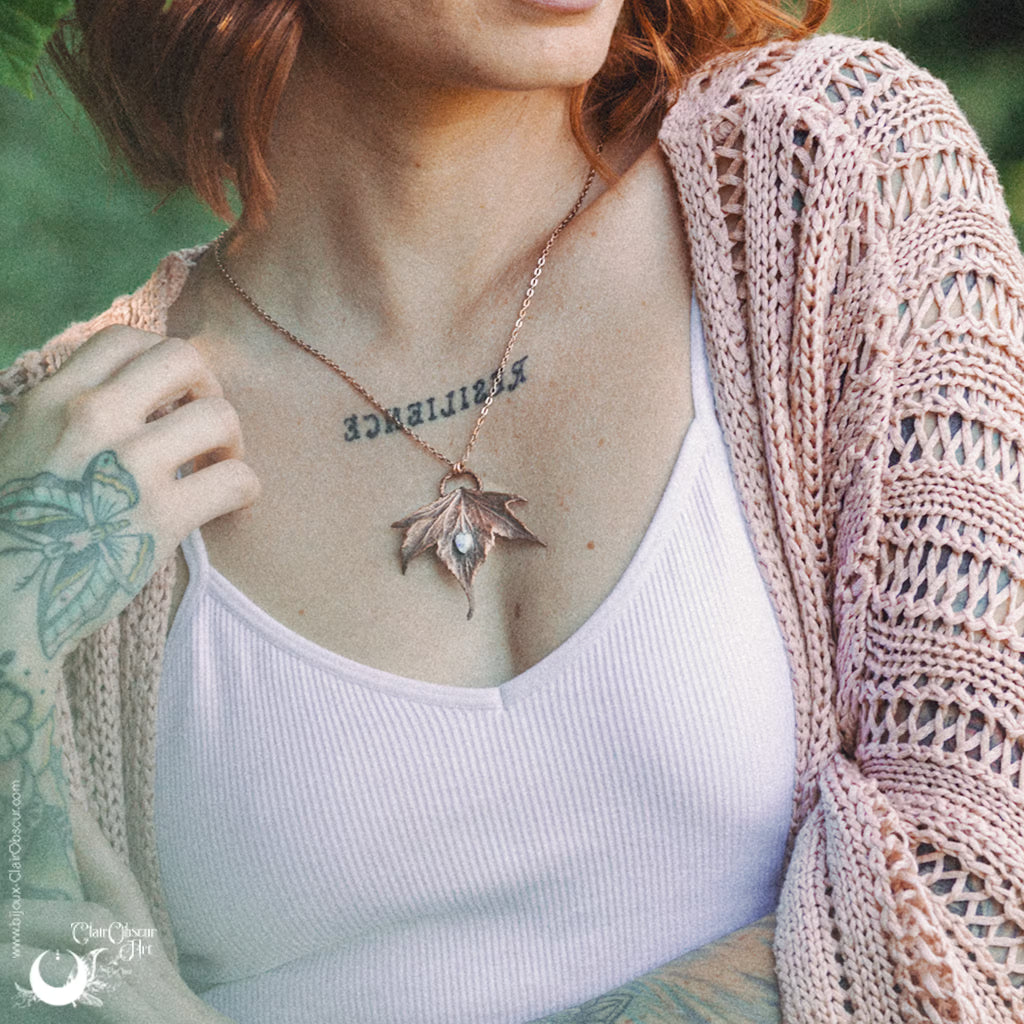 Collier Feuille de Lierre & Pierre de lune arc-en-ciel