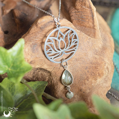 Collier Fantaisie Fleur de Lotus, pièce unique