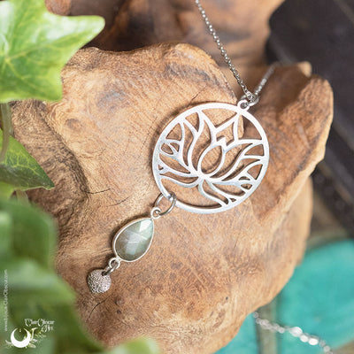 Collier Fantaisie Fleur de Lotus, pièce unique