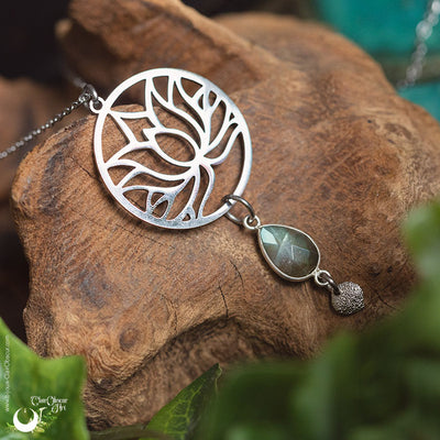 Collier Fantaisie Fleur de Lotus, pièce unique