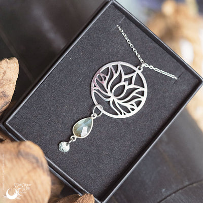Collier Fantaisie Fleur de Lotus, pièce unique