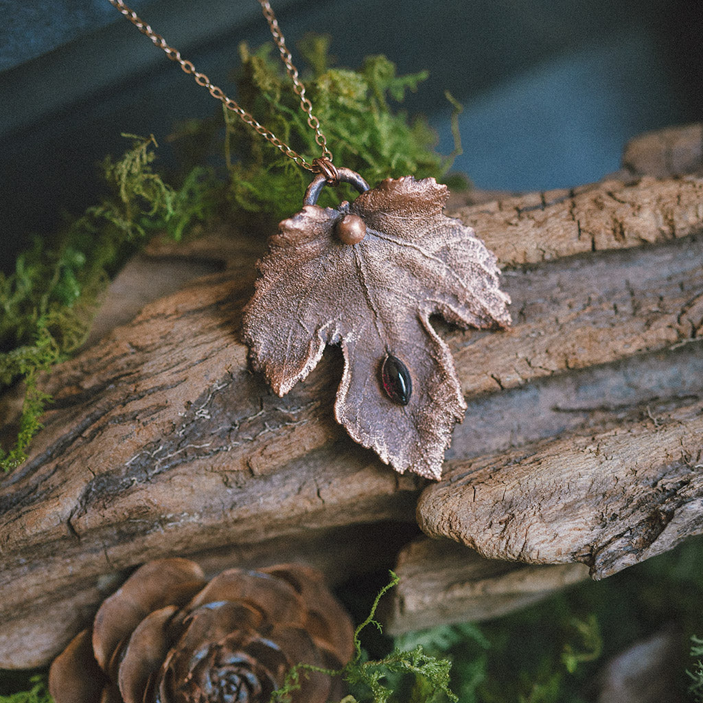 Collier Feuille de Figuier & Grenat