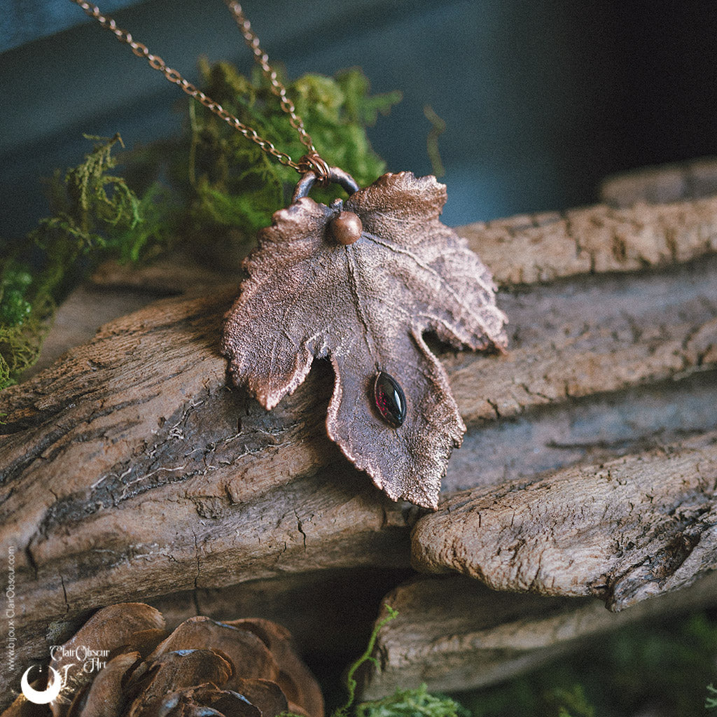 Collier Feuille de Figuier & Grenat