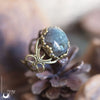 Bague Fantaisie Labradorite verte bleu - pièce unique - Illustrations & Bijoux fantaisie ClairObscur Art