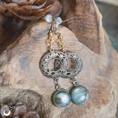 Boucles d'Oreilles "Calliope" bronze Labradorite bleue/vert/gris - pièce unique - Illustrations & Bijoux fantaisie ClairObscur Art