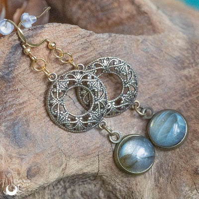 Boucles d'Oreilles "Calliope" bronze Labradorite bleue/vert/gris - pièce unique - Illustrations & Bijoux fantaisie ClairObscur Art