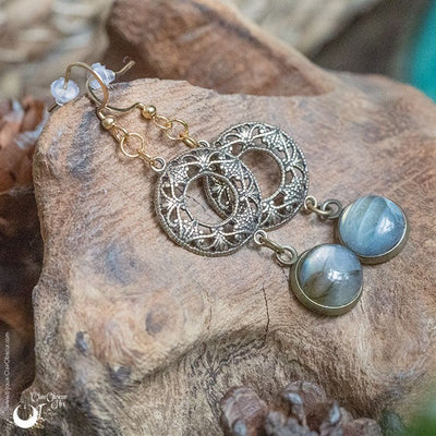 Boucles d'Oreilles "Calliope" bronze Labradorite bleue/vert/gris - pièce unique - Illustrations & Bijoux fantaisie ClairObscur Art