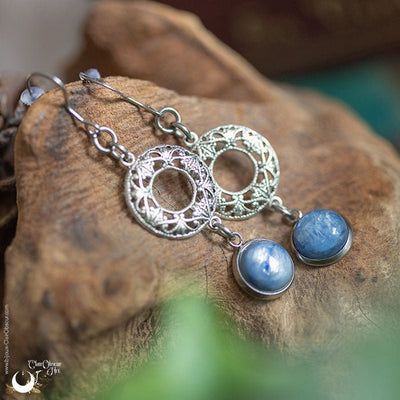Boucles d'Oreilles "Calliope" Cyanite - Illustrations & Bijoux fantaisie ClairObscur Art