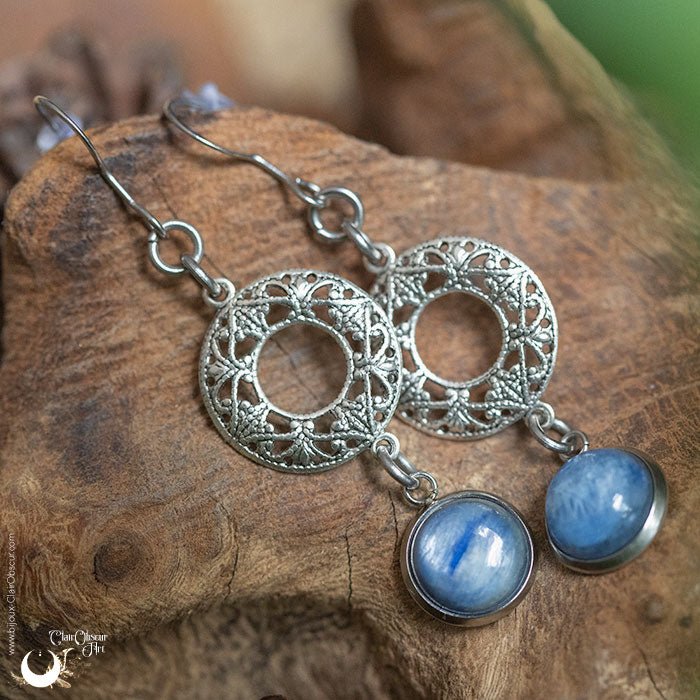 Boucles d'Oreilles "Calliope" Cyanite - Illustrations & Bijoux fantaisie ClairObscur Art