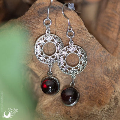 Boucles d'Oreilles "Calliope" Grenat - Illustrations & Bijoux fantaisie ClairObscur Art