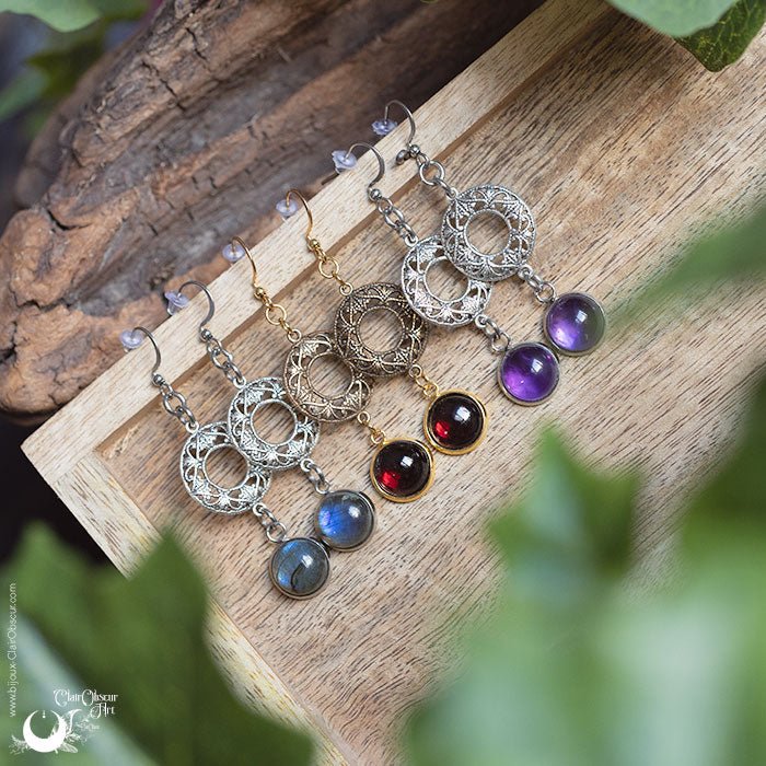 Boucles d'Oreilles "Calliope" pierre au choix - Illustrations & Bijoux fantaisie ClairObscur Art