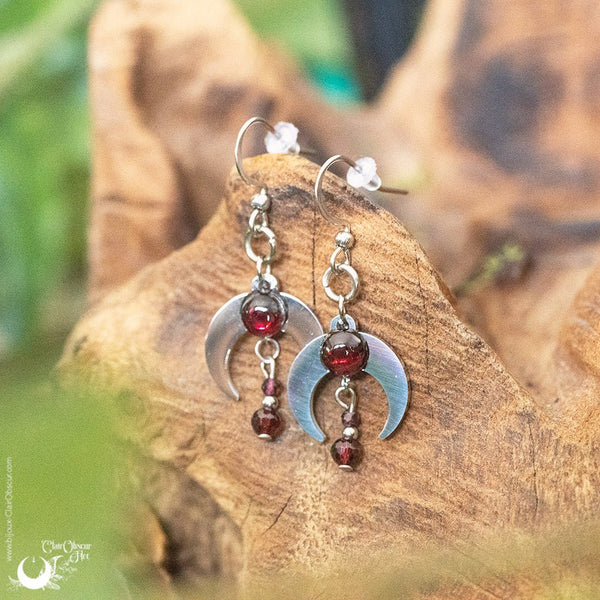 Boucles d'Oreilles demi - lune Grenat - Illustrations & Bijoux fantaisie ClairObscur Art