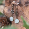 Boucles d'Oreilles "Eirian" Calcédoine aqua facettée - Illustrations & Bijoux fantaisie ClairObscur Art