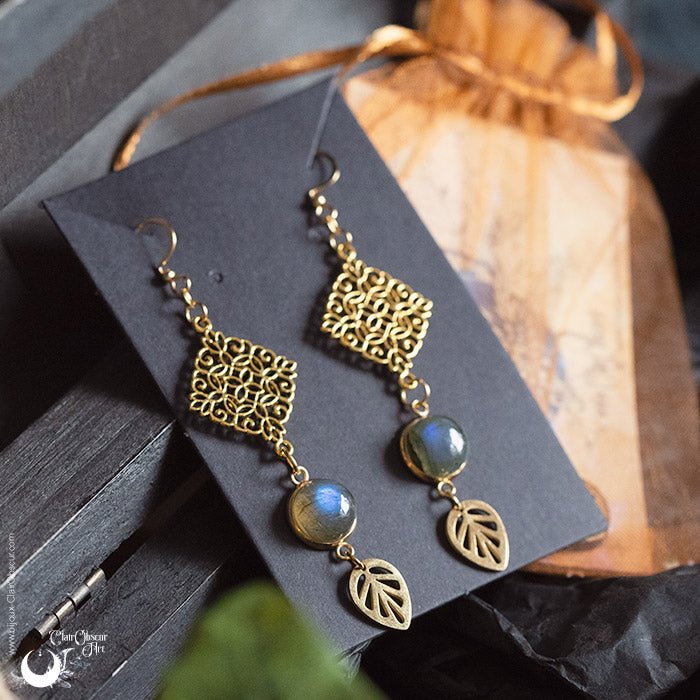 Boucles d’oreilles “Eliara” pierre au choix - Illustrations & Bijoux fantaisie ClairObscur Art