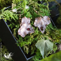 Boucles d'oreilles Feuilles de Lierre & Grenat - Illustrations & Bijoux fantaisie ClairObscur Art