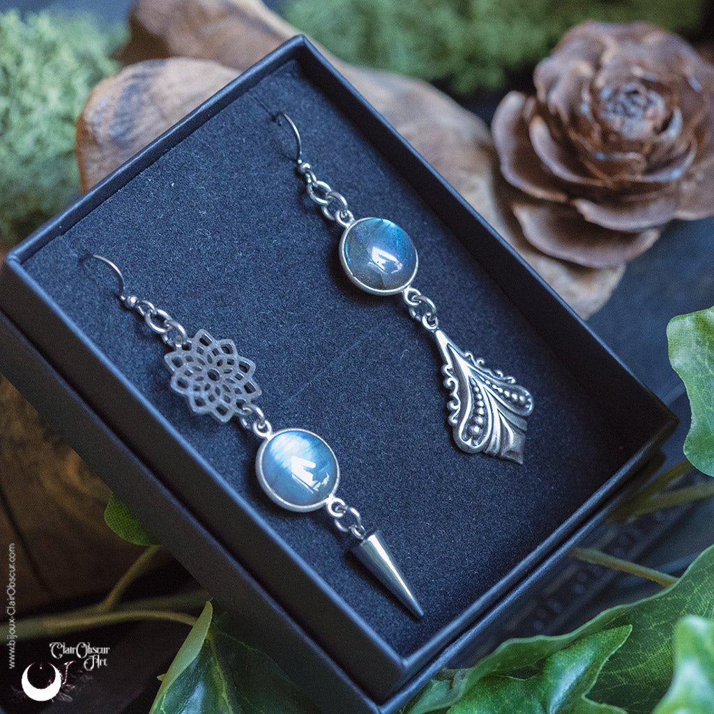 Boucles d'Oreilles "Ondëa" Asymétriques en Labradorite - Illustrations & Bijoux fantaisie ClairObscur Art