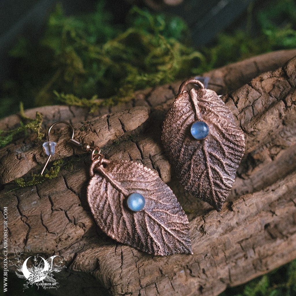 Boucles d'Oreilles Sauge Cassis & Pierre de Lune - Illustrations & Bijoux fantaisie ClairObscur Art