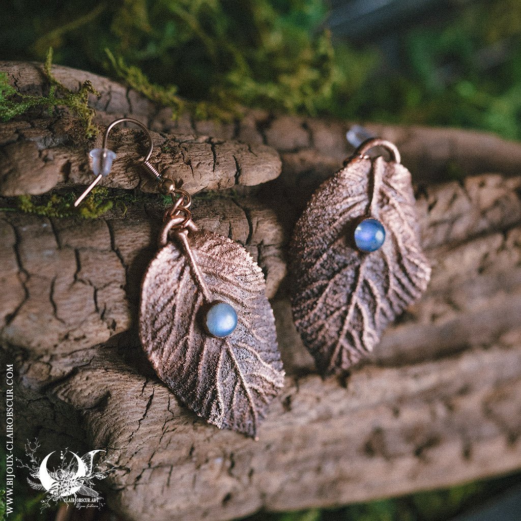 Boucles d'Oreilles Sauge Cassis & Pierre de Lune - Illustrations & Bijoux fantaisie ClairObscur Art