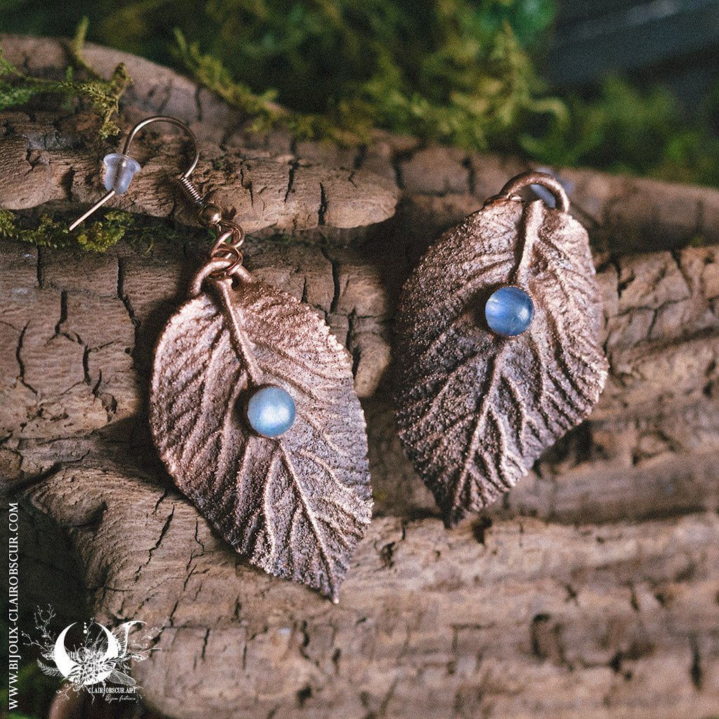 Boucles d'Oreilles Sauge Cassis & Pierre de Lune - Illustrations & Bijoux fantaisie ClairObscur Art
